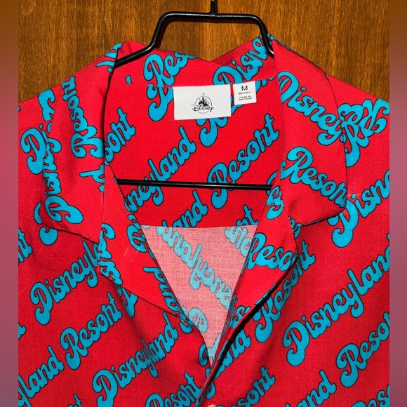Men’s Disney woven button down - Picture 2 of 3